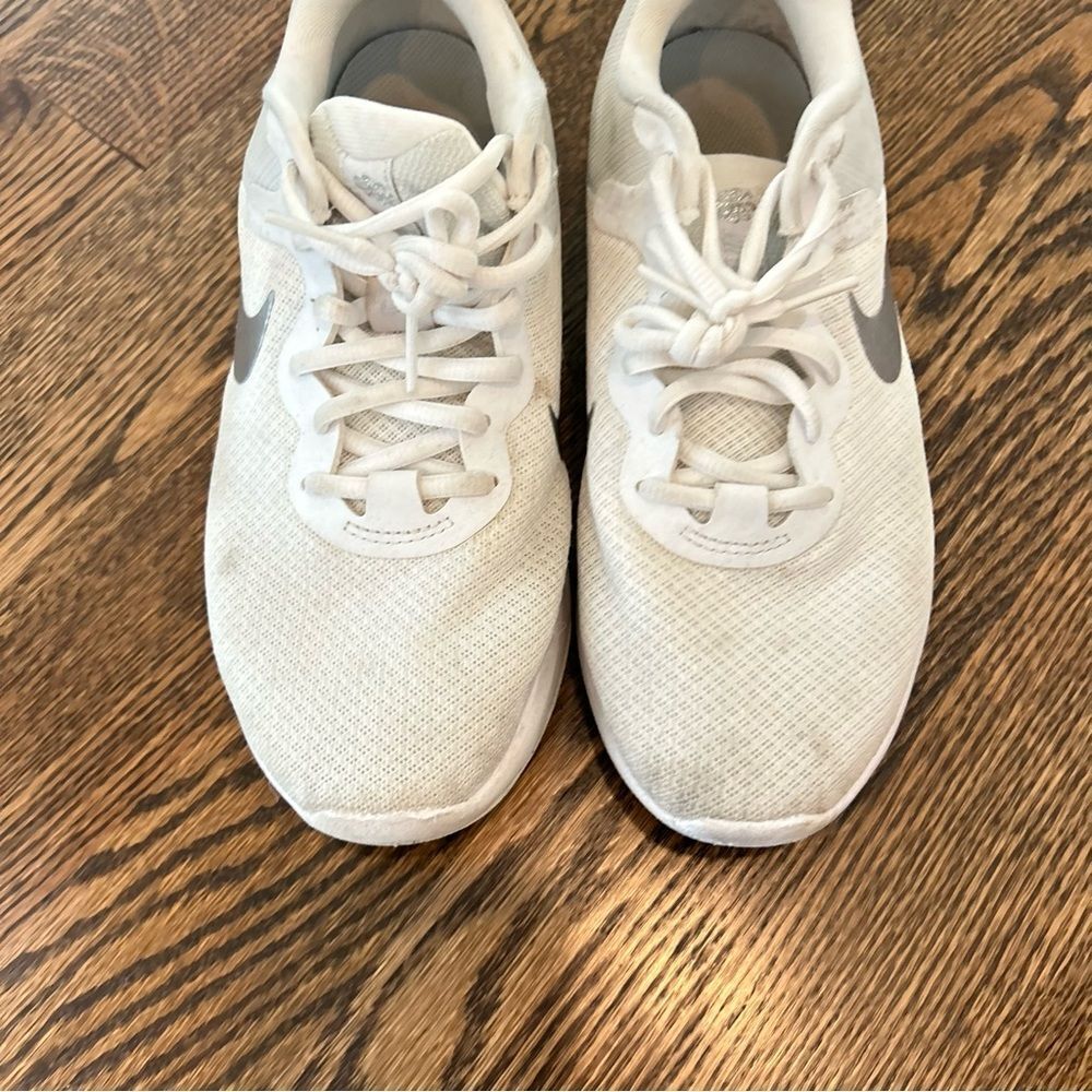 Nike Solid White Running Athletic Tennishoes - image 3